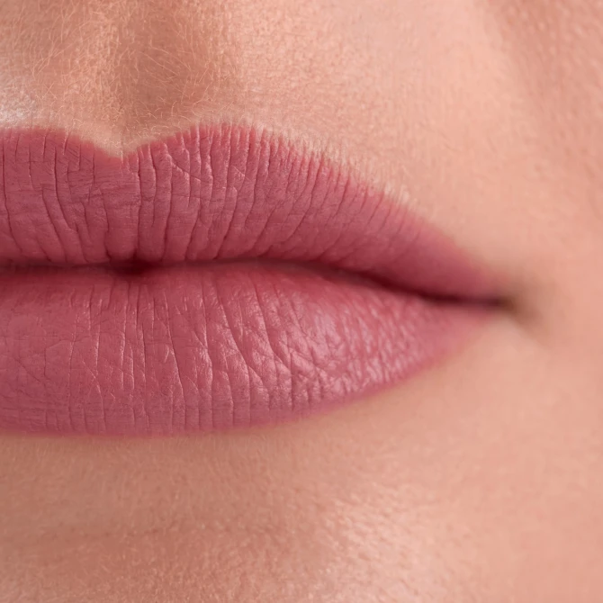 PAESE Pomadka W Płynie The Kiss Lips 01 Nude Beige 3.4ml