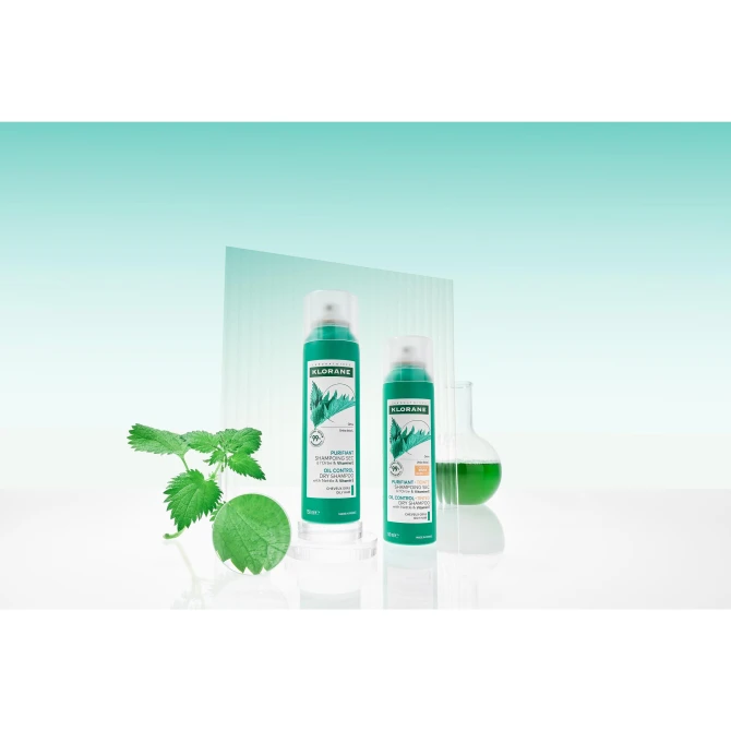 KLORANE Oil Control Dry Shampoo suchy szampon z pokrzywą i witaminą E – z pigmentem 150ml (id: 69388)