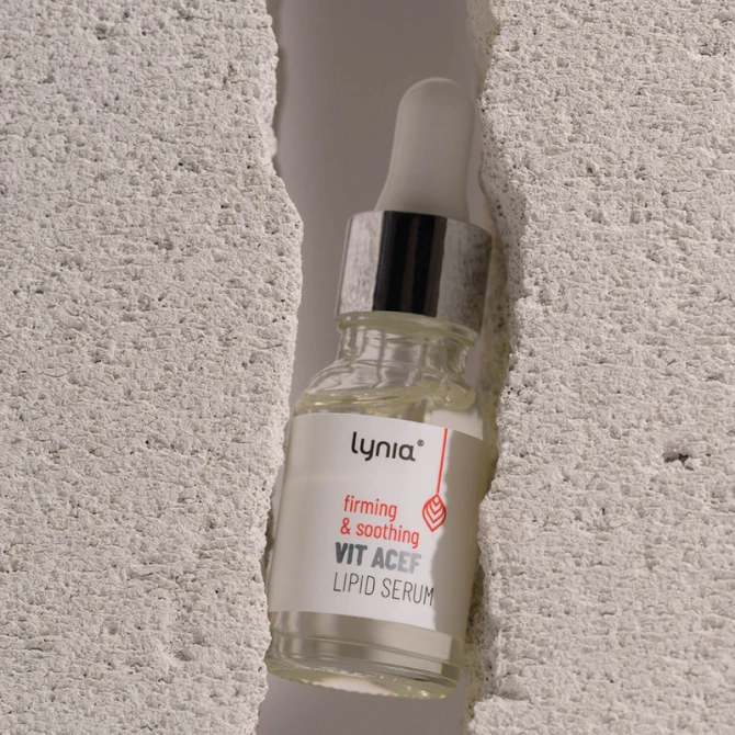 LYNIA Ujędrniająco-łagodzące serum lipidowe z retinolem i Wit. A,C,E,F 15 ml