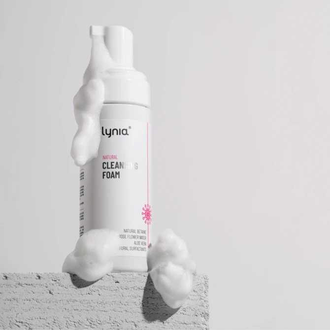 LYNIA Nawilżająca pianka myjąca z naturalną betainą i wodą różaną 150 ml