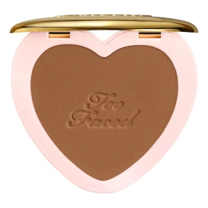 TOO FACED Born This Way Soft Blur utrwalający puder w kompakcie Deep 4.8g