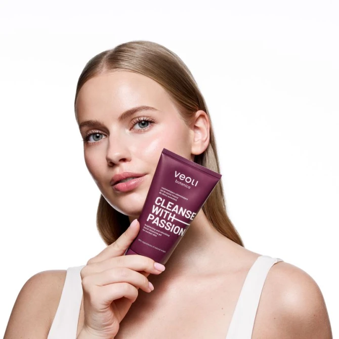 VEOLI BOTANICA CLEANSE WITH PASSION Rozświetlająco-odświeżający żel do mycia twarzy do skóry normalnej 150 ml