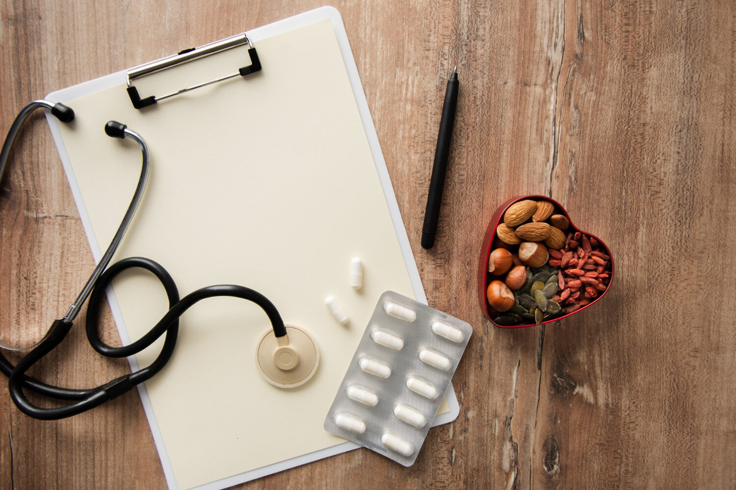 Jak obniżyć cholesterol? Poznaj domowe sposoby na walkę z niewidzialnym wrogiem.
