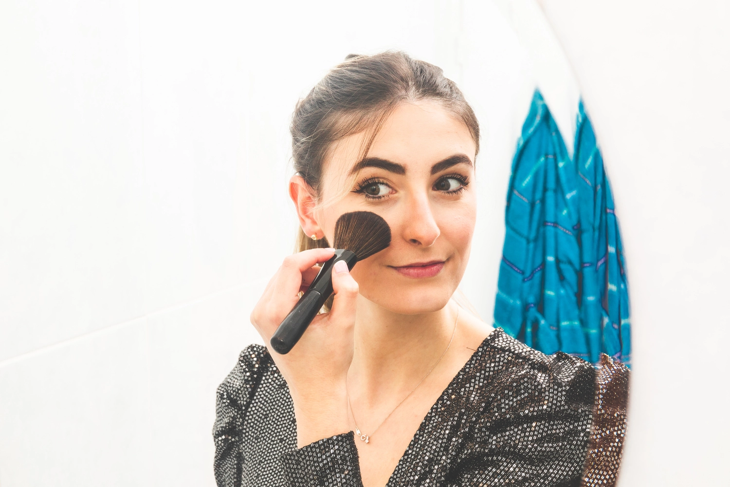 Jak utrwalić makijaż? 5 niezawodnych sposobów